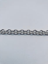 Seaxwolf closer look at single link chain bracelet for men and women in solid 925 sterling silver from handmade links and handcrafted toggle clasp.