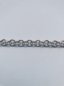 Seaxwolf closer look at single link chain bracelet for men and women in solid 925 sterling silver from handmade links and handcrafted toggle clasp.