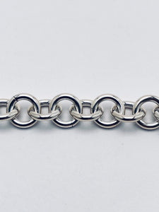 Seaxwolf closeup of chunky single link chain bracelet for men and women in solid 925 sterling silver from handmade links and handcrafted toggle clasp.