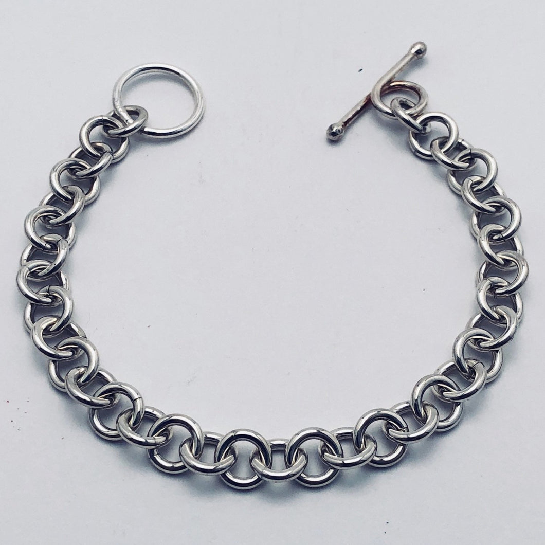 Seaxwolf thick single link chain bracelet for men and women in solid 925 sterling silver from handmade links and handcrafted toggle clasp.